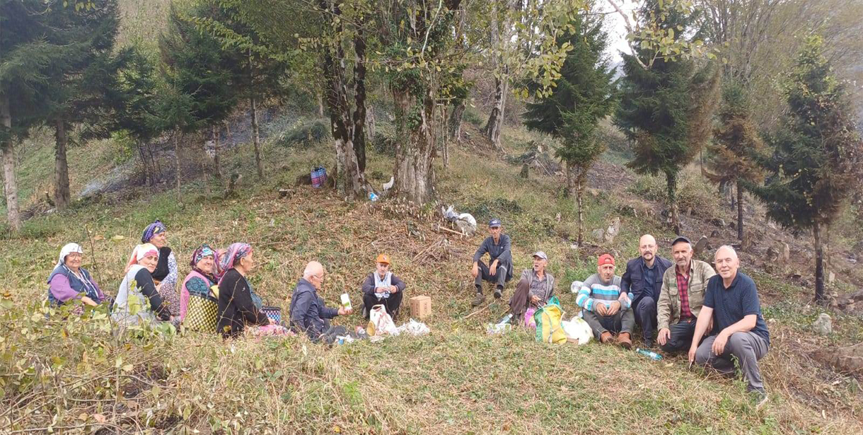 Çatalağaç Köyü Mezarlıkları Temizleniyor